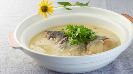 Fiskesuppe med Torsk, Laks og Grøntsager