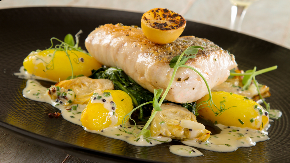 Torskeloins med persillesovs og kartofler